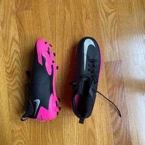 Nike Phantom GT Academy Soccer Cleat in Black and Pink